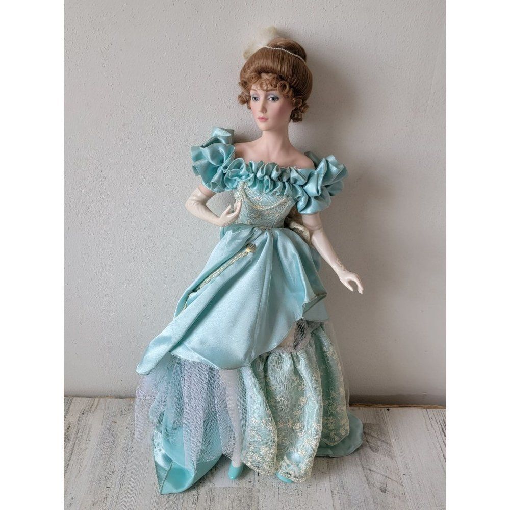 Franklin heirloom night at Opera‎ Gibson Girl porcelain doll collectible
